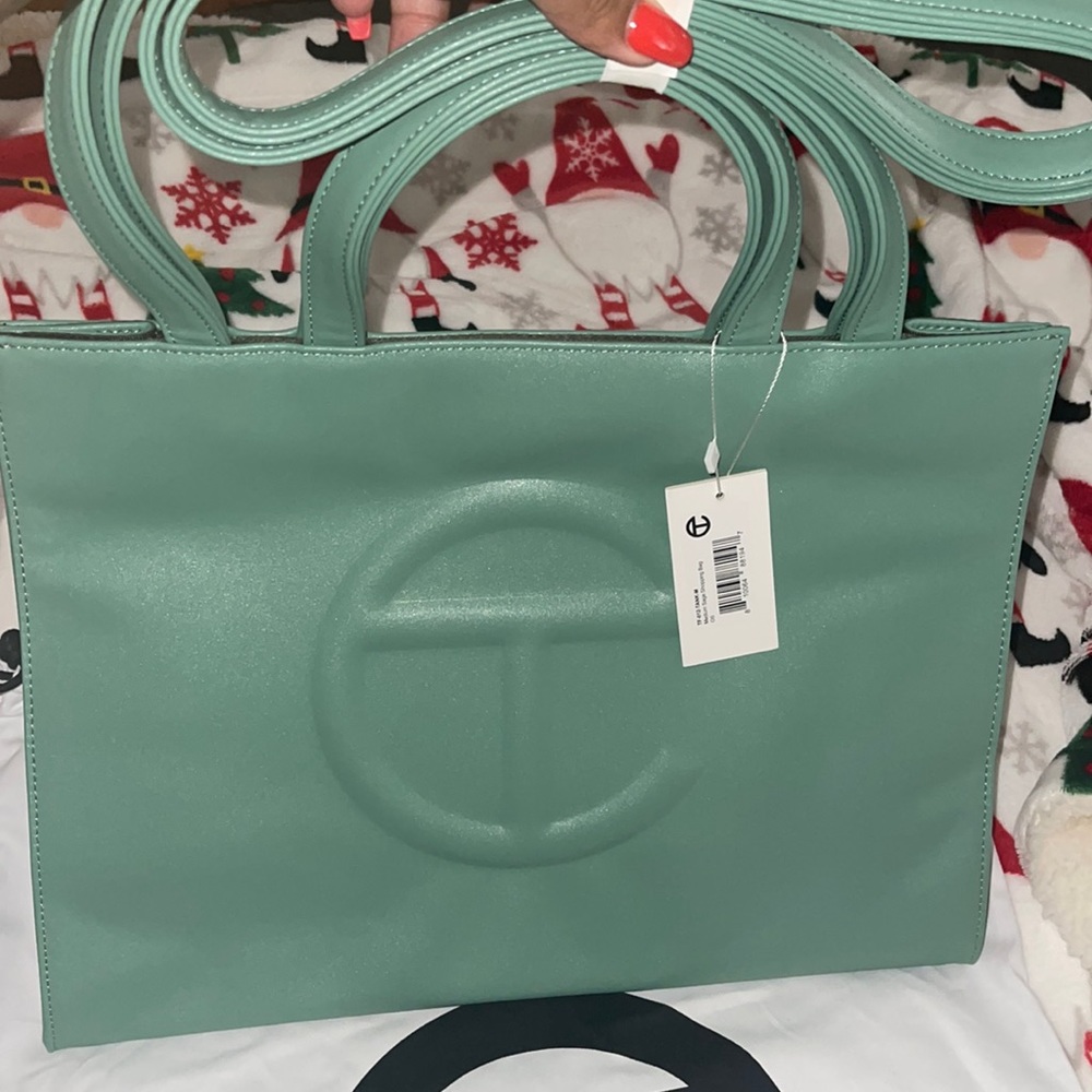 Brand NEW🤩🤩🤩 TELFAR medium shopper👜👜